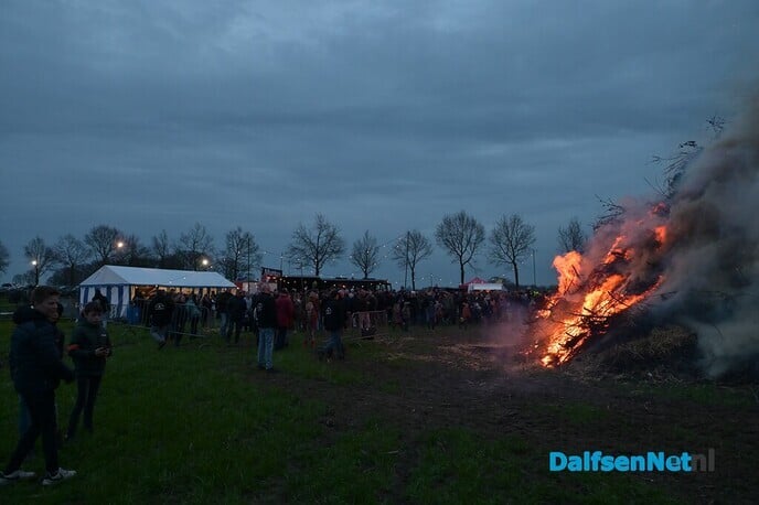 Paasvuur in Hoonhorst & Paasvuur Ankum - Foto: Johan Bokma