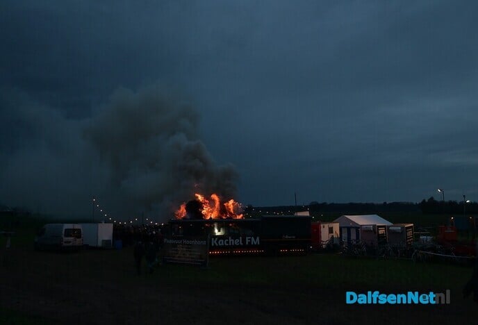 Paasvuur in Hoonhorst & Paasvuur Ankum - Foto: Johan Bokma