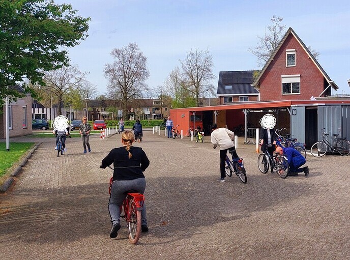 Fietscursus voor volwassen statushouders - Foto: Gemeente Dalfsen