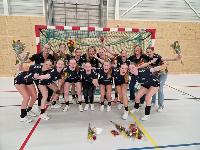 SVD B1 kampioen Landelijke Jeugddivisie Dames B Noord-Oost - Foto: Eigen geleverde foto