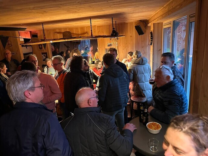 Oranjebestuur jureert Olympische straatversiering Kampmansweg - Foto: Ingezonden foto