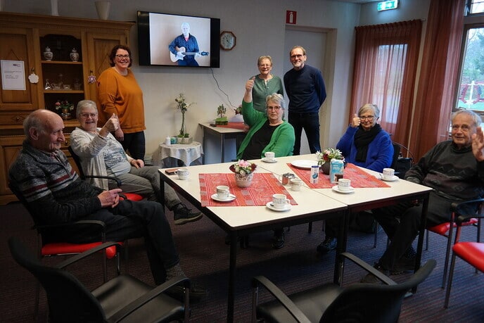 TV-scherm voor De Olmen dankzij gift van Synergie - Foto: Ingezonden foto
