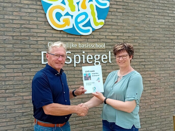 De Spiegel deelt uit aan goede doelen - Foto: Ingezonden foto