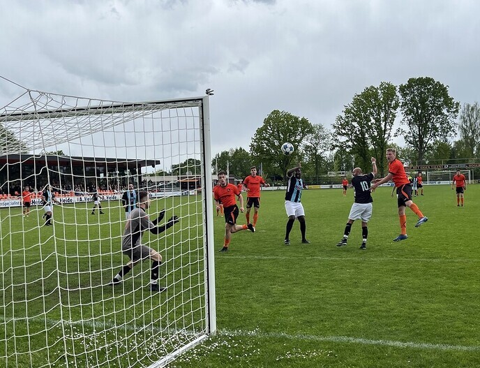 S.V. Nieuwleusen te sterk voor S.C. Barbaros - Foto: Ingezonden foto