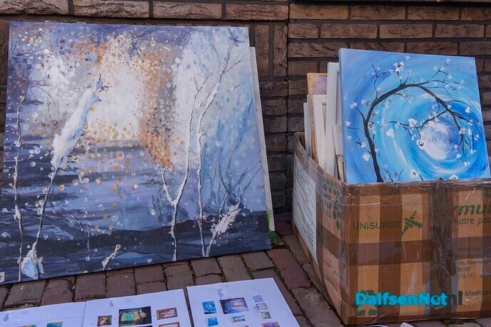Maria Cublesan heeft expositie in vitrines van Albert Heijn Dalfsen - Foto: Paul Scholten