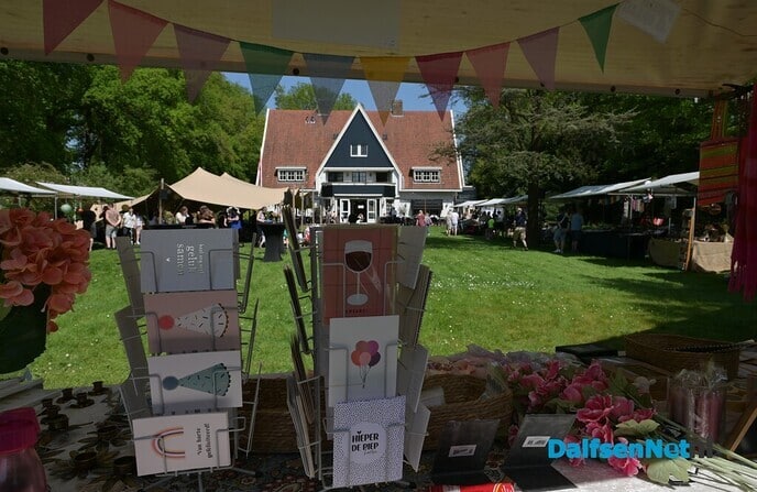 Braderie en kleedjesmarkt in de tuin bij de Barones - Foto: Johan Bokma