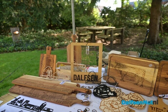Braderie en kleedjesmarkt in de tuin bij de Barones - Foto: Johan Bokma