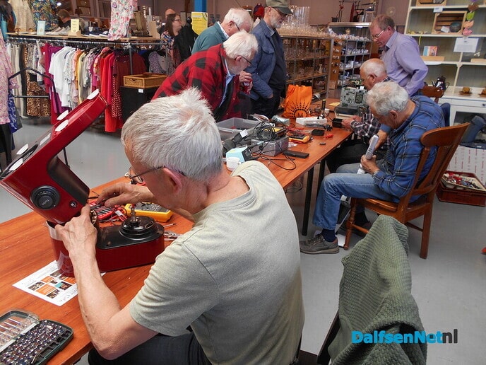 Een drukke middag voor repaircafe