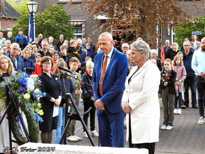 Herdenking 4 mei Nieuwleusen (foto)