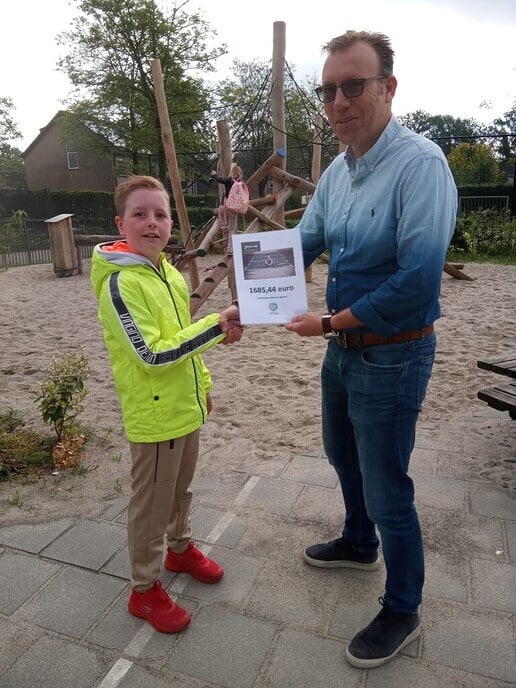 De Spiegel deelt uit aan goede doelen - Foto: Ingezonden foto