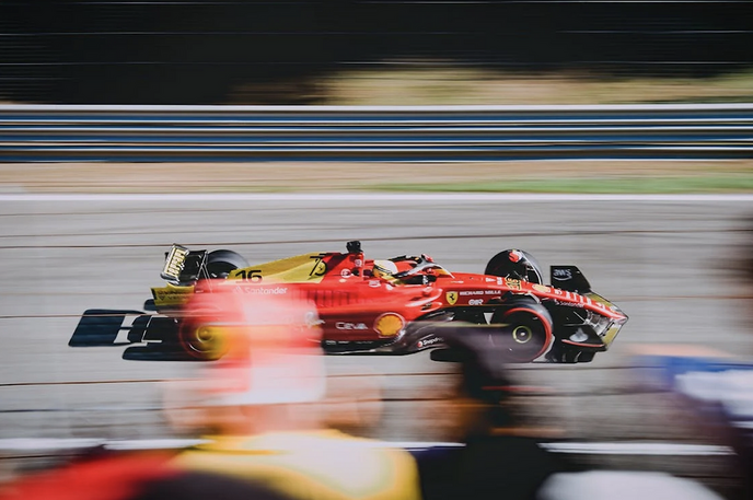 Formule 1 kijken: Zo geniet je optimaal vanaf de bank in Dalfsen