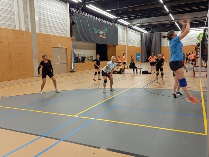 Geslaagde zomeravondvolleybaltoernooi in Dalfsen - Foto: Ingezonden foto