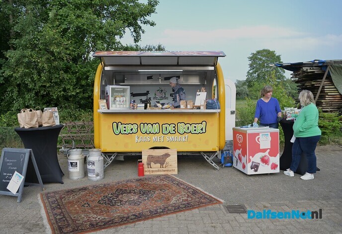 Boerenmarkt Buitenplaats Vechterweerd druk bezocht - Foto: Johan Bokma