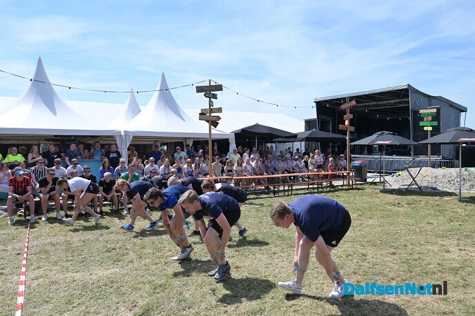 Sproeifeest, zon, gezelligheid, muziek en een geweldige sfeer - Foto: Johan Bokma