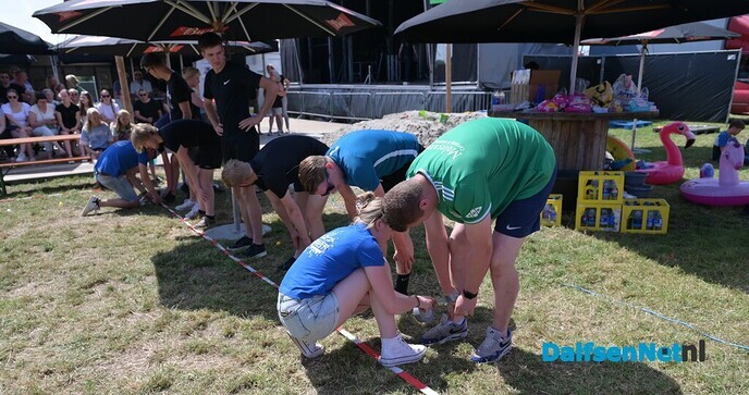 Sproeifeest, zon, gezelligheid, muziek en een geweldige sfeer - Foto: Johan Bokma