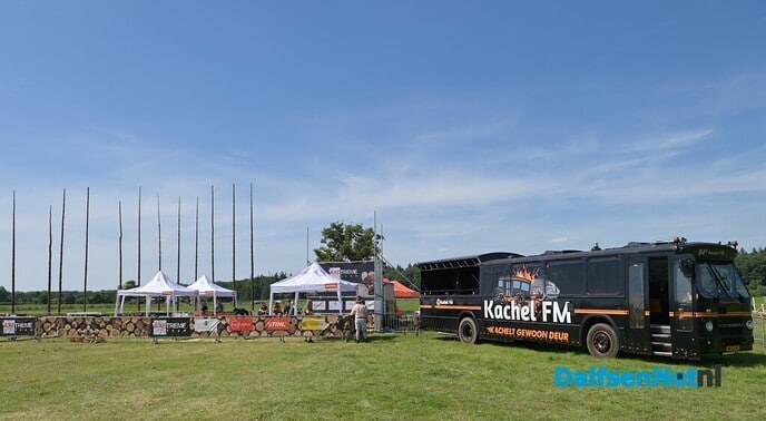 Sproeifeest, zon, gezelligheid, muziek en een geweldige sfeer - Foto: Johan Bokma