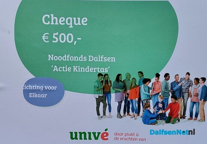 Kindertas Dalfsen ontvangt donatie Univé - Foto: Ingezonden foto