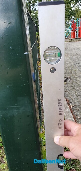 Schade toegangspoort CBS Sjaloom Dalfsen - Foto: Ingezonden foto