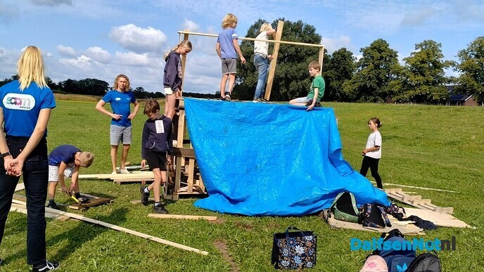 200 kinderen druk aan de slag bij de Timmerweek - Foto: Ingezonden foto