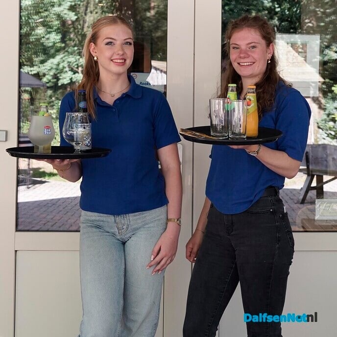 Vakantiewerkers Manon en Kim - Foto: Paul Scholten