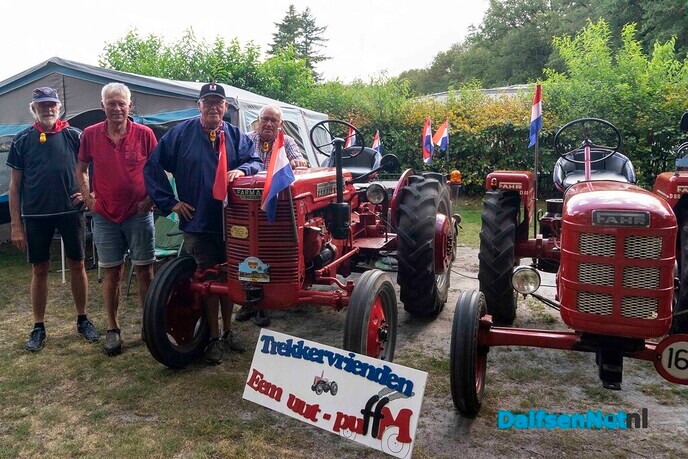 Vier trekkervrienden puffen even uit! - Foto: Paul Scholten