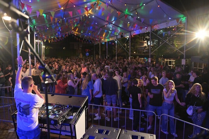 Nikki’s viert de zomer! met Empire en DJ Pim Pots