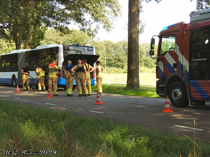 Brand in motor van lijnbus.