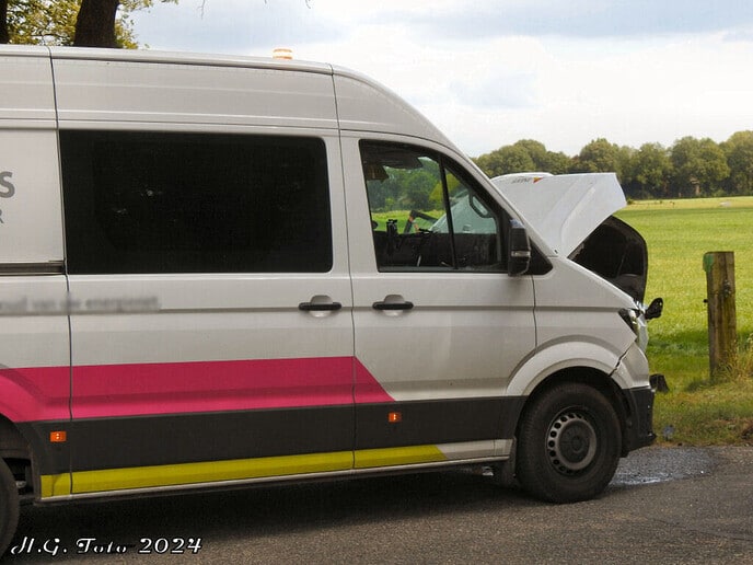 Aanrijding met letsel Hoevenweg / Klaverkampsweg.