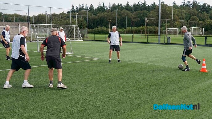Blijf fit met Walking Football - Foto: Paul Scholten