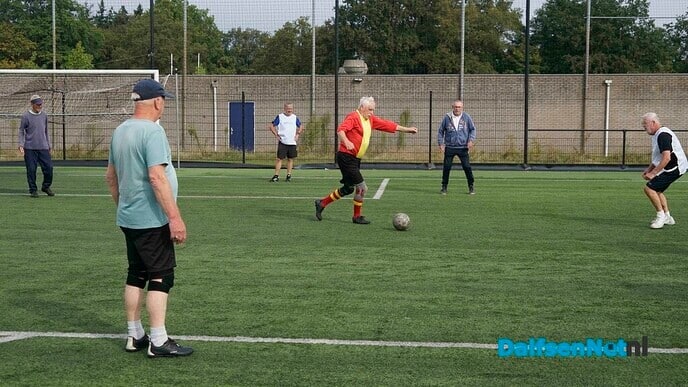 Blijf fit met Walking Football - Foto: Paul Scholten