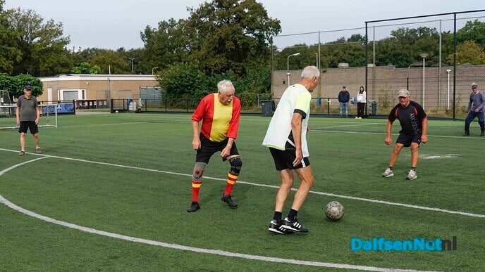 Blijf fit met Walking Football - Foto: Paul Scholten