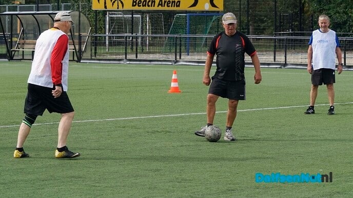 Blijf fit met Walking Football - Foto: Paul Scholten