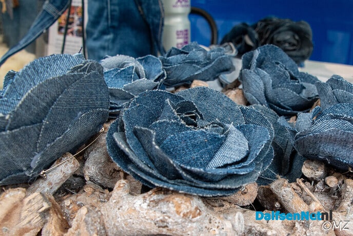 Workshop: spijkerstof bloemen maken! - Foto: Ingezonden foto