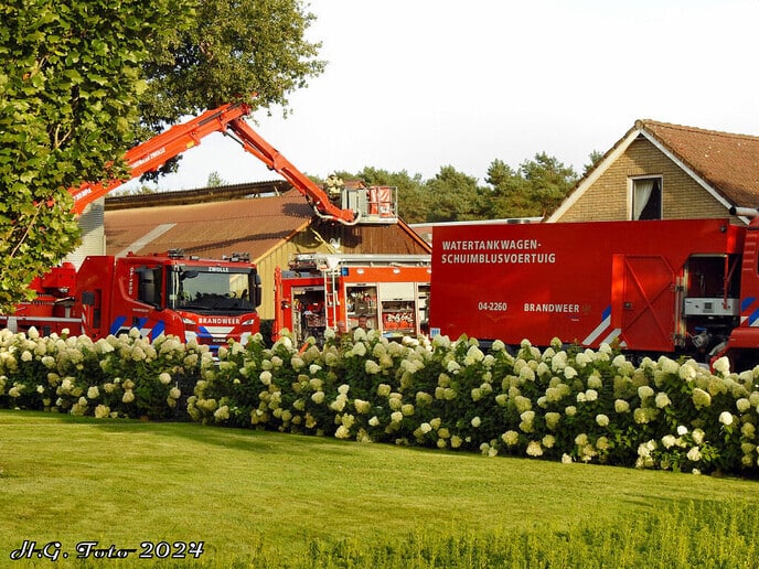 Brand gerucht in kippenschuur