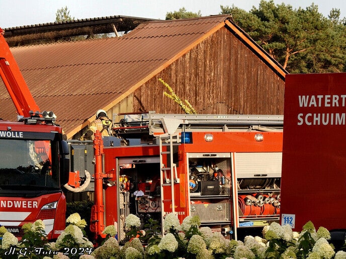 Brand gerucht in kippenschuur