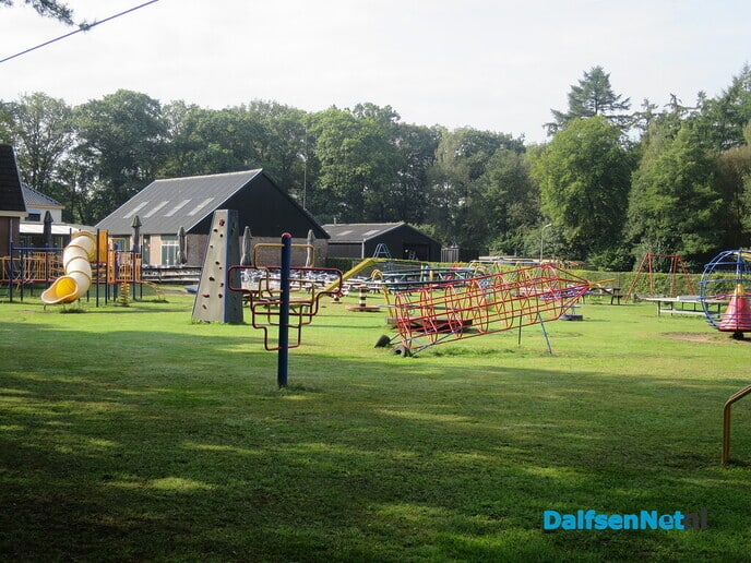 En dan gaan we naar de speeltuin en we schommelen… - Foto: Wim