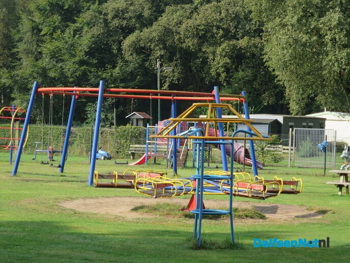 En dan gaan we naar de speeltuin en we schommelen… - Foto: Wim