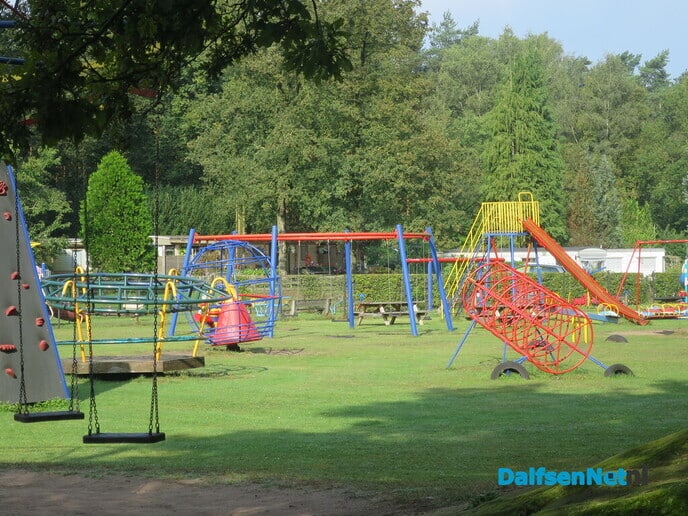 En dan gaan we naar de speeltuin en we schommelen… - Foto: Wim