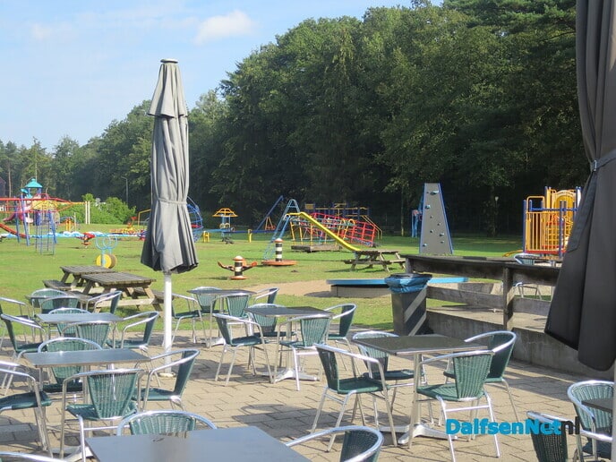 En dan gaan we naar de speeltuin en we schommelen… - Foto: Wim