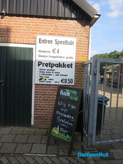 En dan gaan we naar de speeltuin en we schommelen… - Foto: Wim