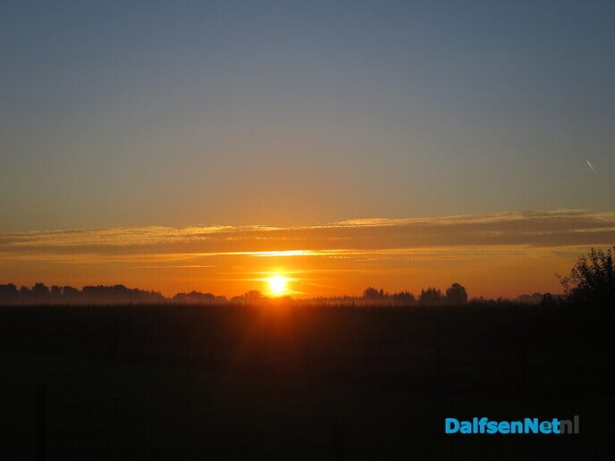 Om 07.00 uur, Een goudgele opkomende zon veelbelovend - Foto: Wim