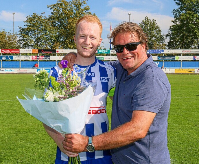 USV 1: jubilaris en afzwaaiers in het zonnetje - Foto: Ingezonden foto