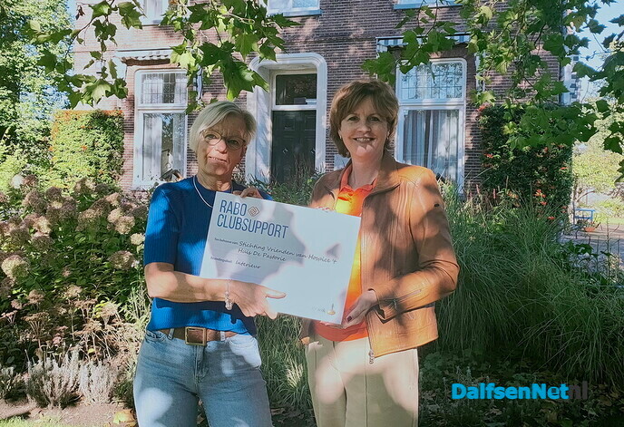 Cheque Rabo Clubsupport voor Hospice Dalfsen - Foto: Ingezonden foto