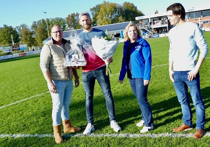 USV bedankt Dennis van der Veen - Foto: Ingezonden foto