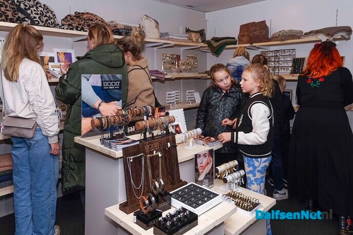 Winkel ‘Mooibijveerle’ trok veel bezoekers/klanten - Foto: Paul Scholten