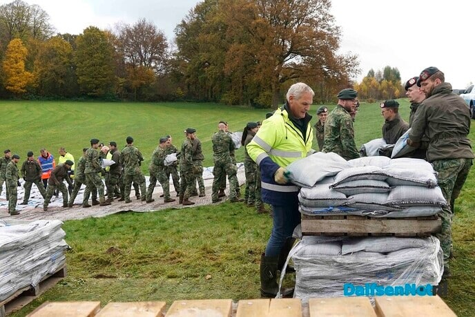 Grote oefening van Waterschap en Defensie bij Vechterweerd - Foto: Paul Scholten