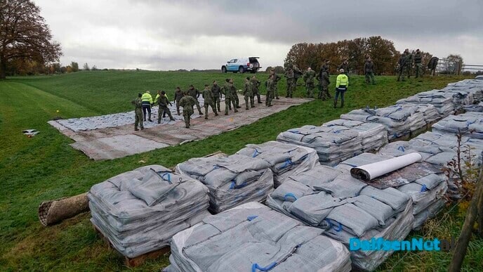 Grote oefening van Waterschap en Defensie bij Vechterweerd - Foto: Paul Scholten