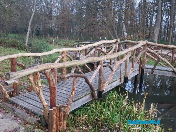 Op weg naar de nieuwe driepuntsbrug op het landgoed de Horte - Foto: Wim