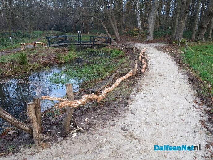 Op weg naar de nieuwe driepuntsbrug op het landgoed de Horte - Foto: Wim
