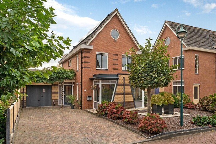 Op zoek naar een nieuw thuis gelegen in de kern van het dorp Nieuwleusen? Dit is je kans!